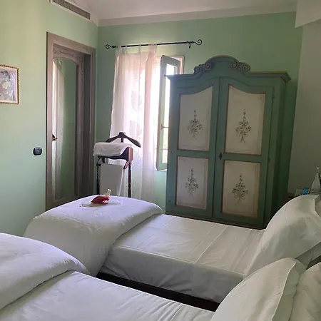 Мини-отель Hacienda De Leon Изола-делла-Скала